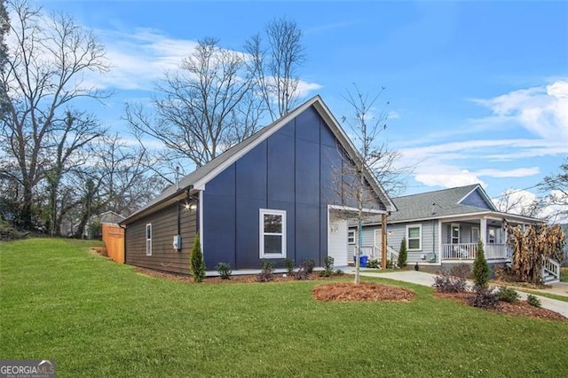 view of front of home featuring a front yard and a porch