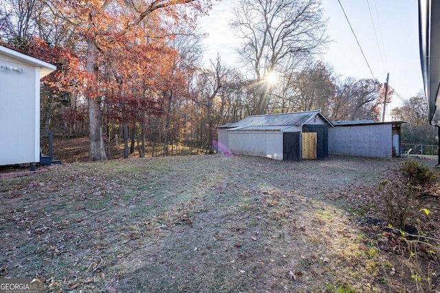 view of yard with a shed