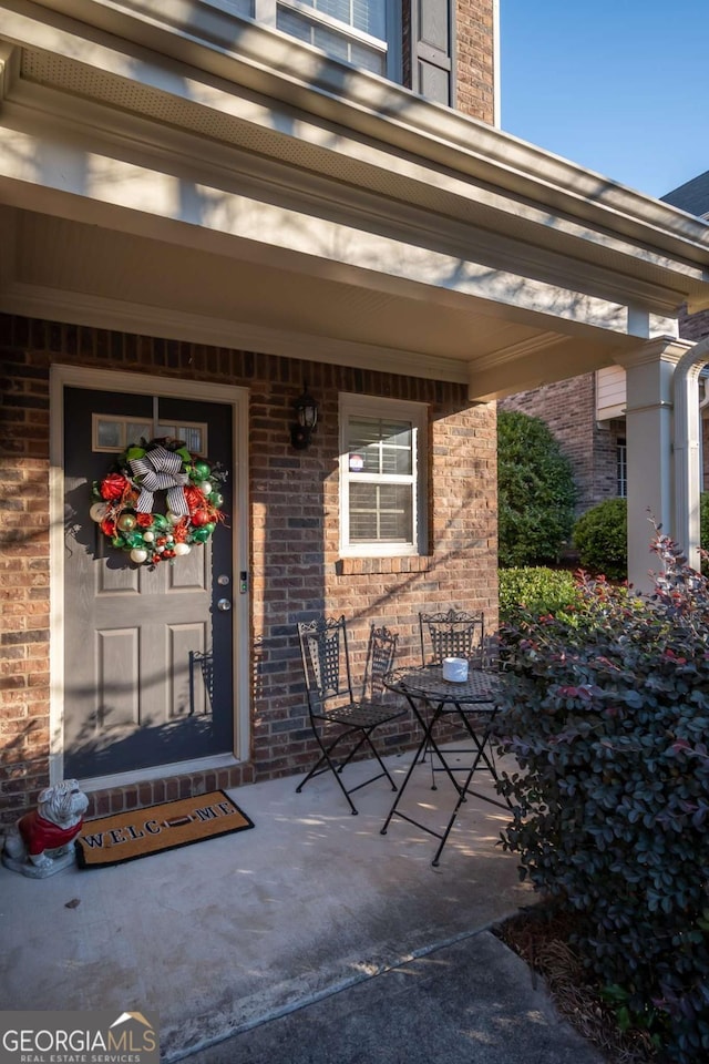 property entrance with covered porch