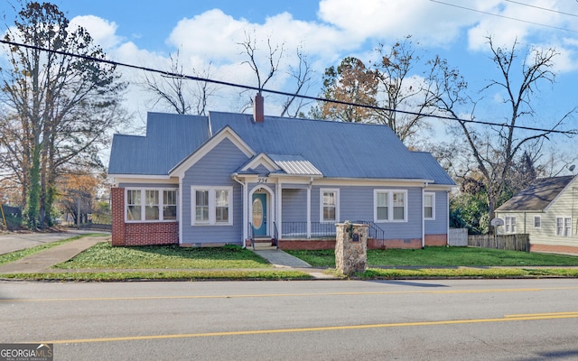 view of front facade featuring a front lawn