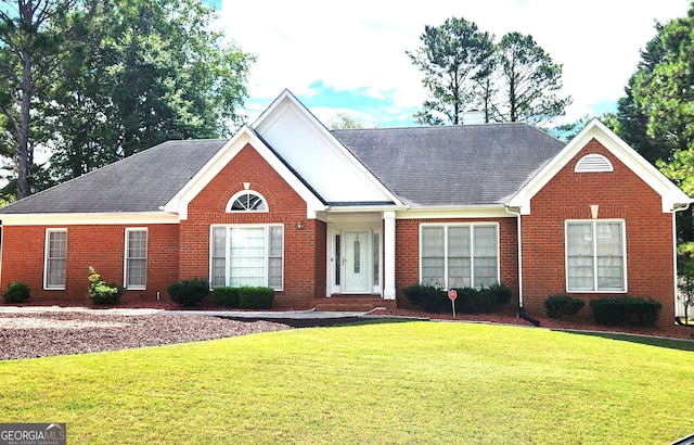 view of front facade featuring a front yard