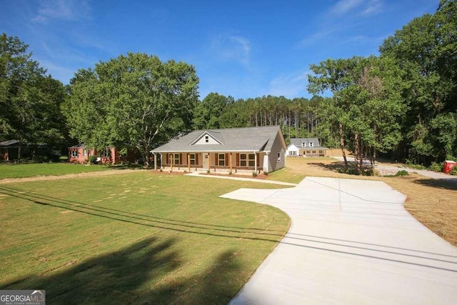 view of front of property featuring covered porch and a front yard