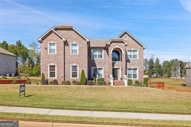 view of front of property featuring a front lawn