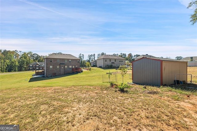 view of yard with an outbuilding