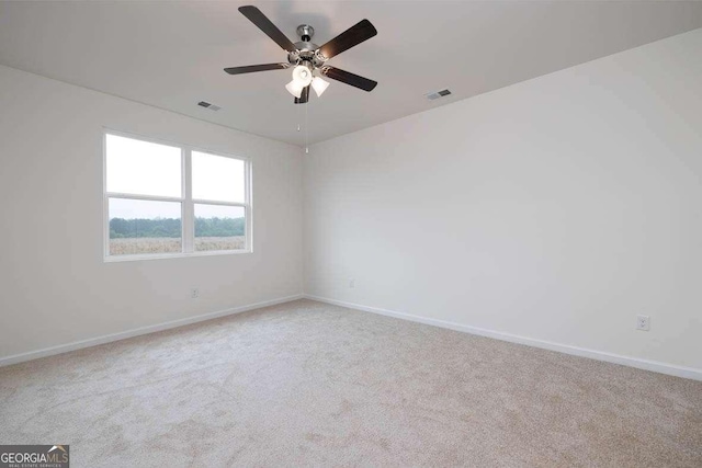 carpeted empty room featuring ceiling fan