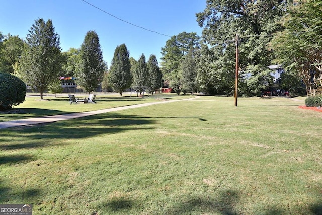 view of home's community featuring a yard