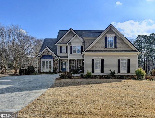 view of front of house featuring a front yard