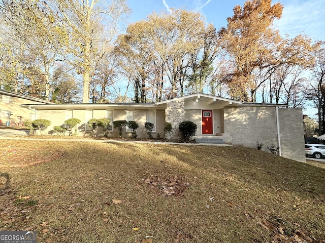 ranch-style house featuring a front lawn