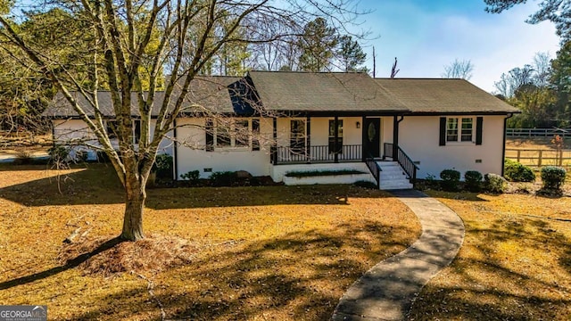 view of front of house featuring covered porch and a front lawn