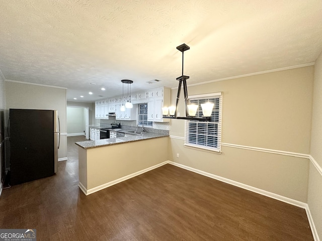 kitchen with dark wood-type flooring, white cabinets, decorative light fixtures, kitchen peninsula, and stainless steel appliances