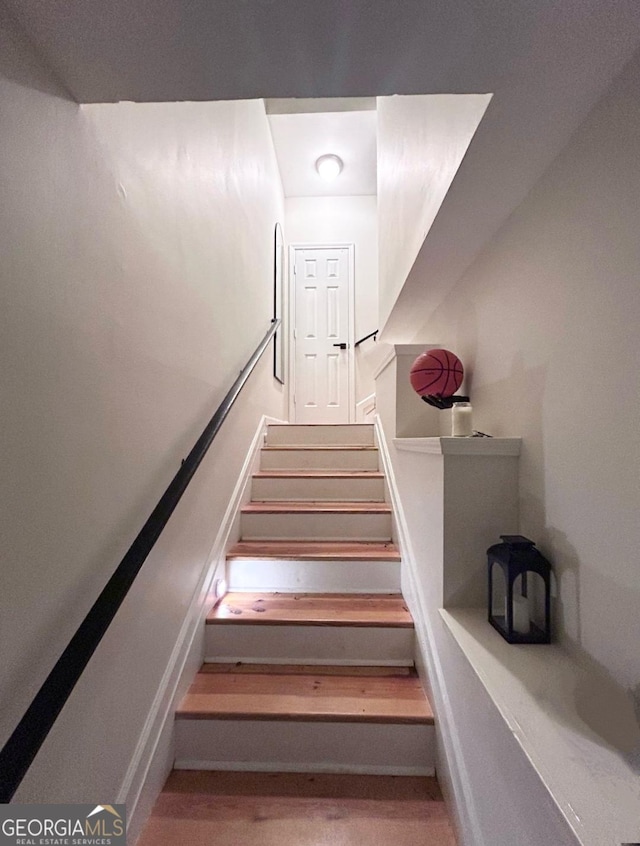 4248 River Green Dr NW Unit 312, Atlanta, GA 30327 - view of staircase