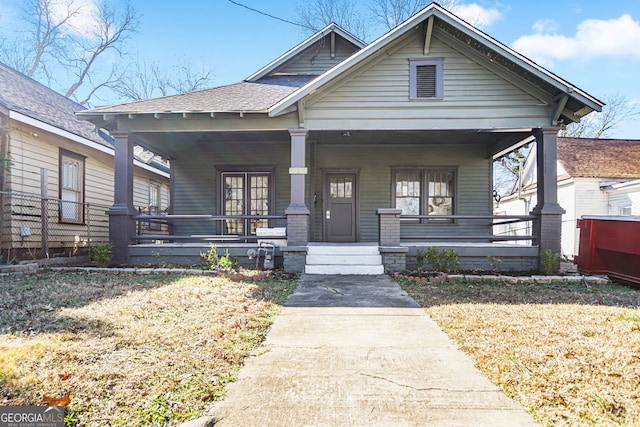 view of front of property featuring covered porch and a front yard