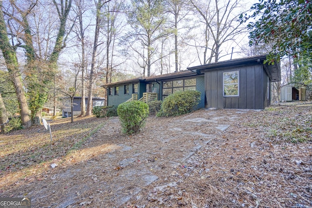 ranch-style home featuring a shed