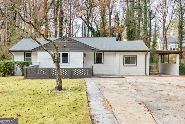 ranch-style house featuring a front yard and a carport