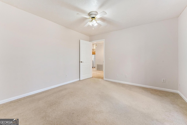 unfurnished room with light carpet and ceiling fan