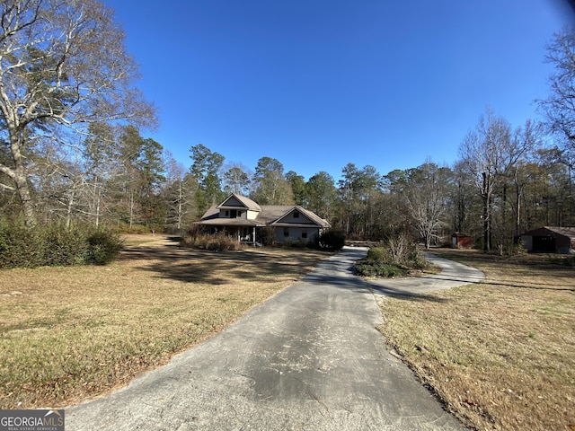 view of front of property with a front yard