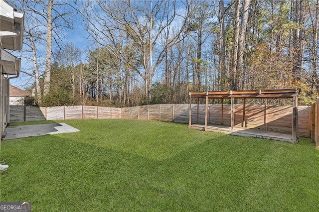 view of yard featuring a patio area