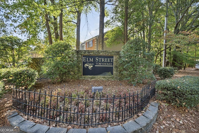 view of community / neighborhood sign