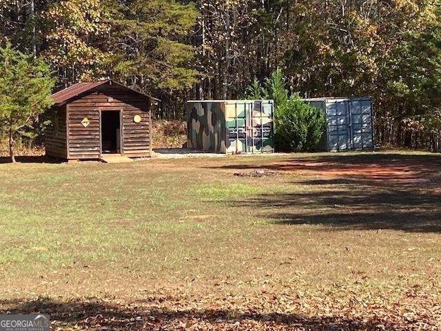 view of yard with a shed