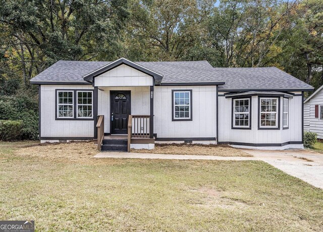 ranch-style house with a front yard