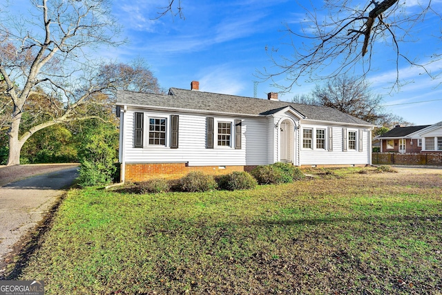 view of front of house featuring a front yard