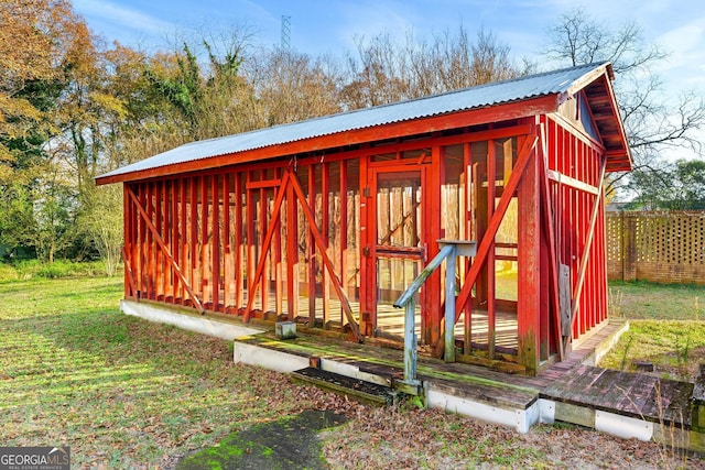 view of outdoor structure with a yard