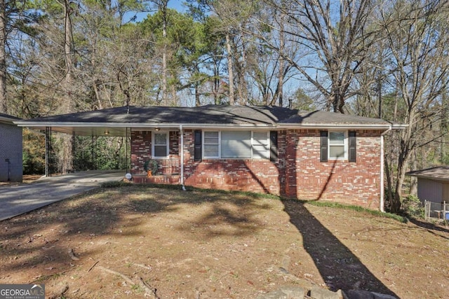 single story home with a carport