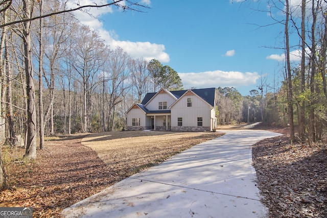 view of front of property