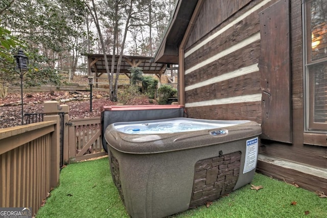 view of yard featuring a hot tub