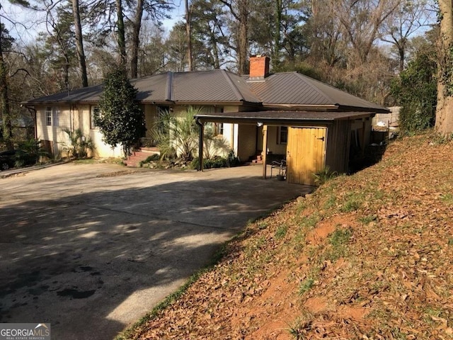 view of front of house featuring a carport