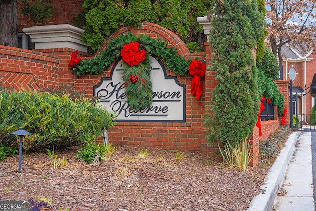 view of community / neighborhood sign