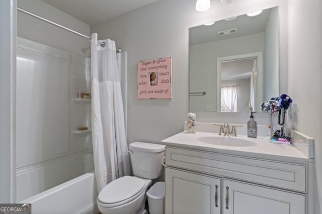 full bathroom featuring shower / tub combo with curtain, vanity, and toilet