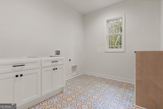 washroom featuring hookup for a washing machine, cabinet space, visible vents, hookup for an electric dryer, and baseboards