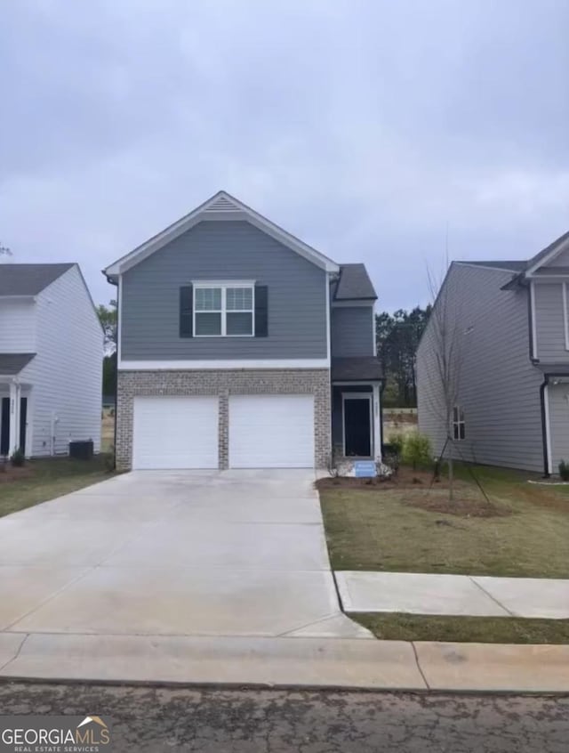 view of front facade with a garage and a front yard