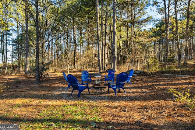 view of yard featuring a fire pit