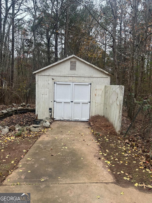 view of outbuilding