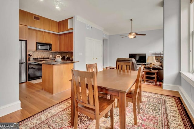 dining area featuring light hardwood / wood-style floors and ceiling fan