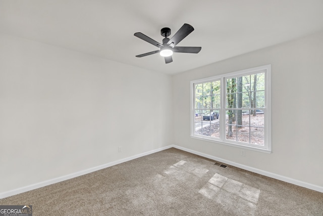 unfurnished room with carpet flooring and ceiling fan