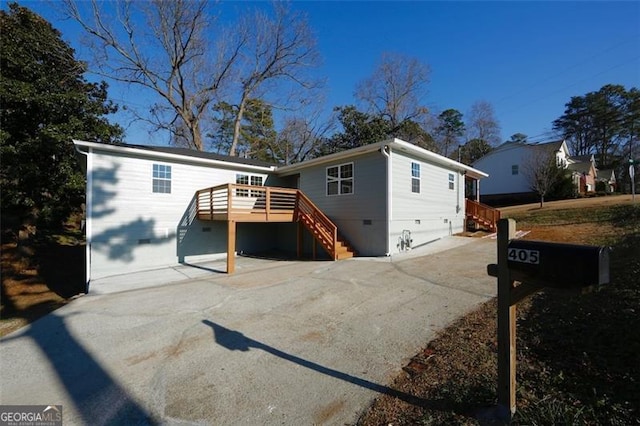 view of front facade featuring a wooden deck