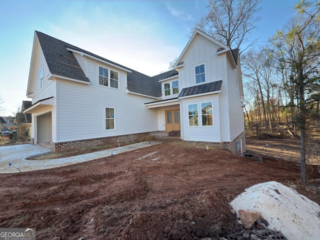 view of front of house with a garage