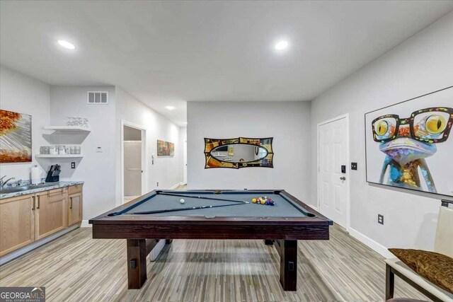 rec room with light wood-type flooring, sink, and billiards