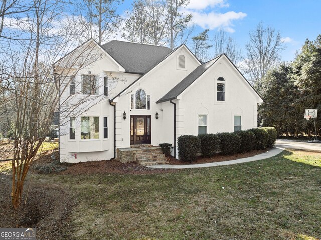 view of front of house featuring a front lawn