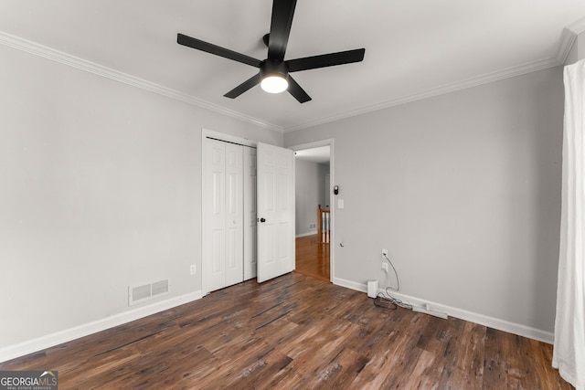 spare room featuring ceiling fan, dark hardwood / wood-style floors, and ornamental molding