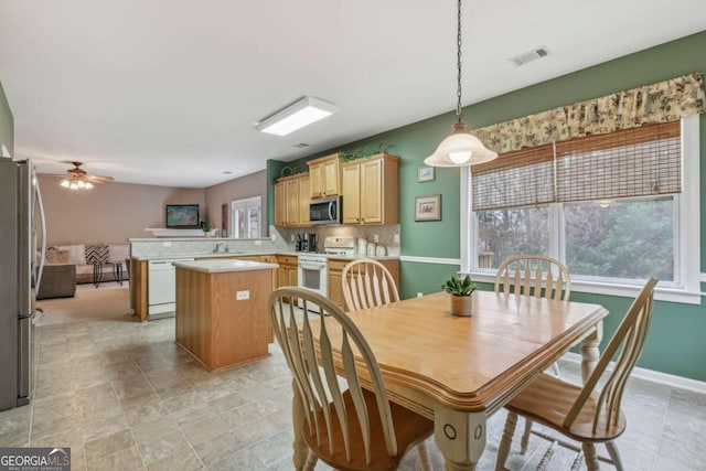 dining area with ceiling fan