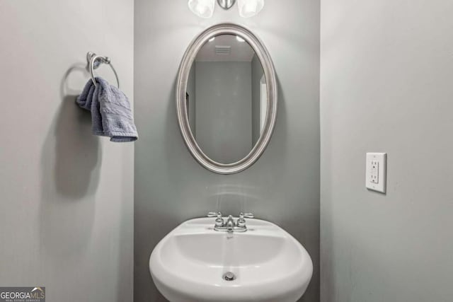 bathroom featuring sink