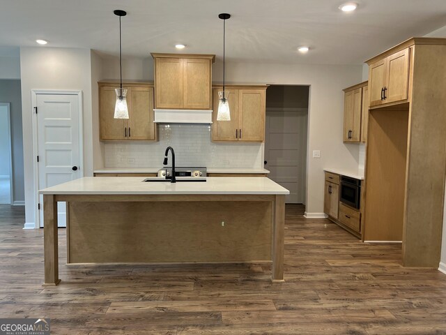 kitchen with dark wood-type flooring, a sink, backsplash, and custom range hood
