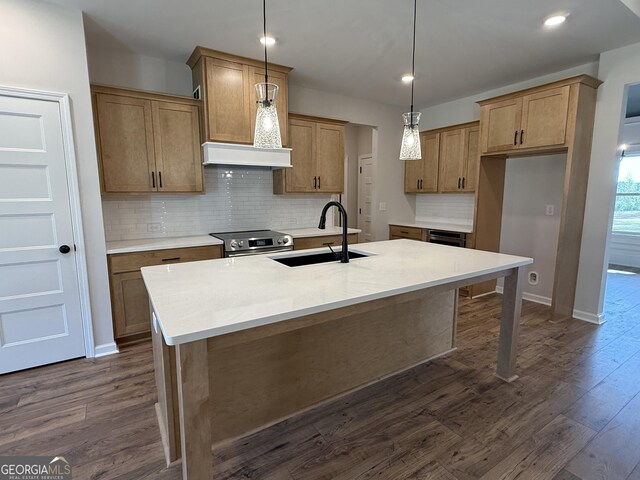 kitchen with a center island with sink, a sink, decorative light fixtures, dark wood-style floors, and electric range