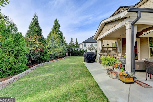 view of yard featuring a patio