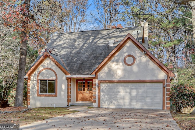 view of front facade featuring a garage