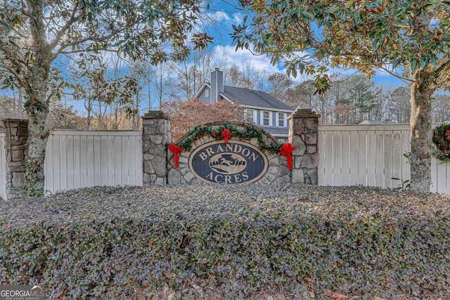 view of community / neighborhood sign